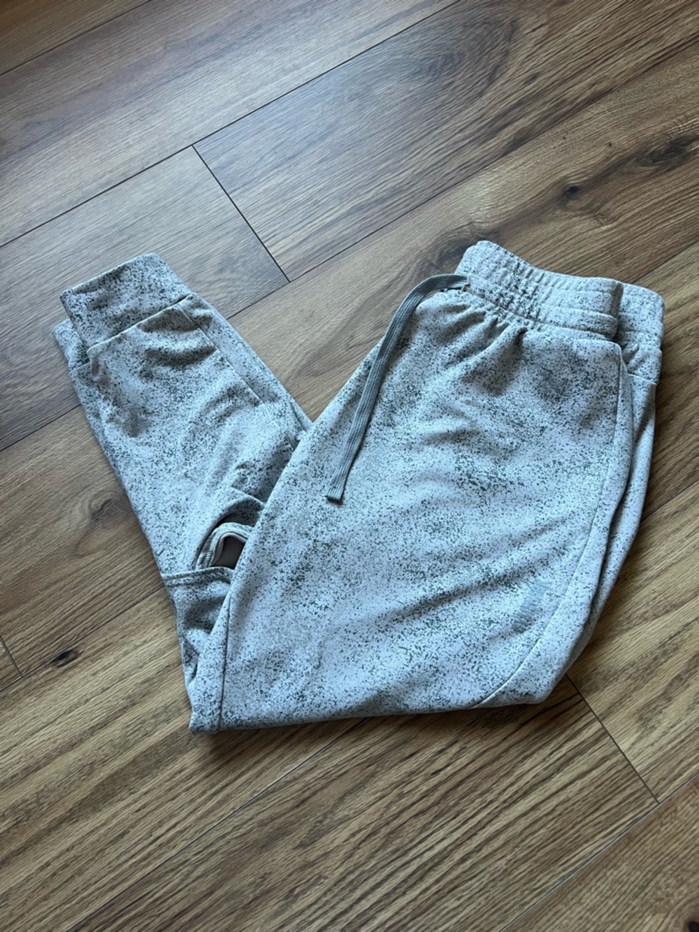 Gymshark Women’s Light Grey Speckled Athletic Joggers with Open Knee